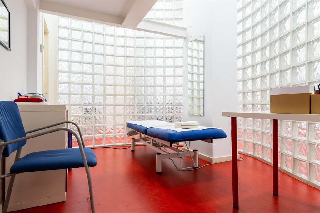 ¿Qué es la escoliosis y cómo la fisioterapia puede corregirla?